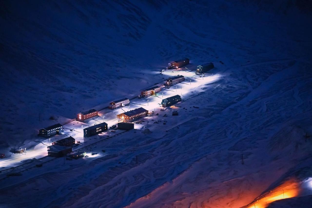 Gjestehuset 102 Hostel Longyearbyen Exterior photo