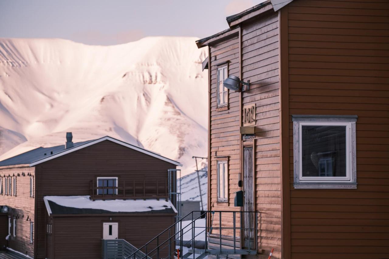 Gjestehuset 102 Hostel Longyearbyen Exterior photo